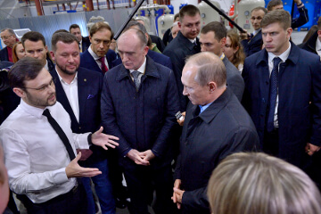Владимир Путин посетил ООО «Челябинский компрессорный завод» Владимир Путин посетил ООО «Челябинский компрессорный завод»